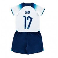 Camiseta Inglaterra Bukayo Saka #17 Primera Equipación para niños Mundial 2022 manga corta (+ pantalones cortos)